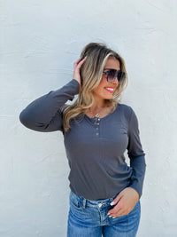 FALL BROOKLYN SNAP HENLEY TOP