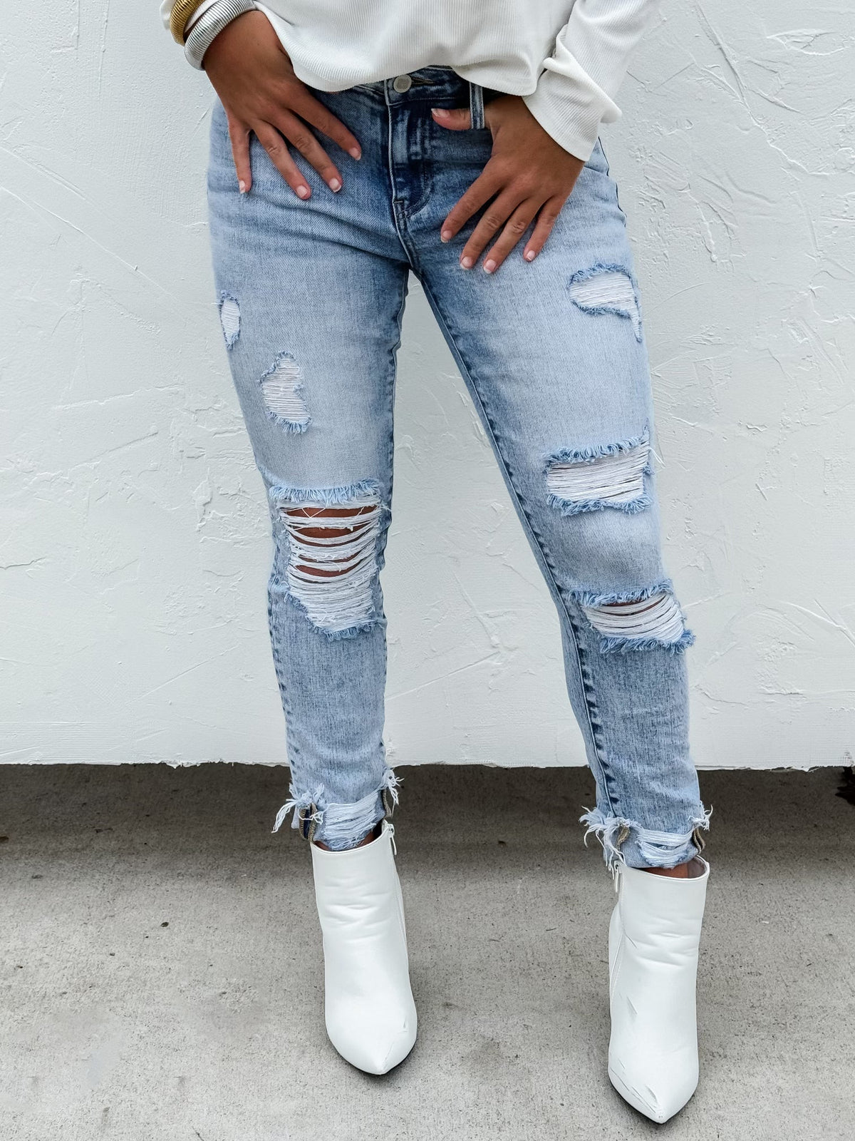 BILLIE DISTRESSED SKINNY JEANS